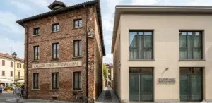 Rappresentazione del confine strutturale tra due diversi fabbricati condominiali a Torino, dove la fusione è vietata.